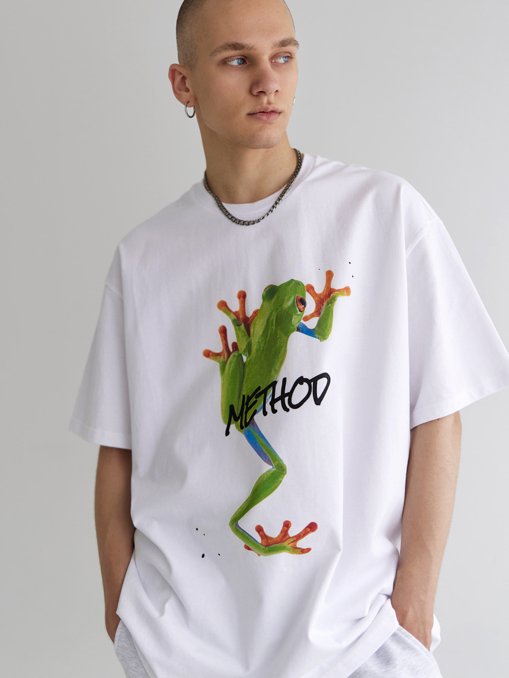 [프로파간다] Frog 로고 화이트 반팔티셔츠